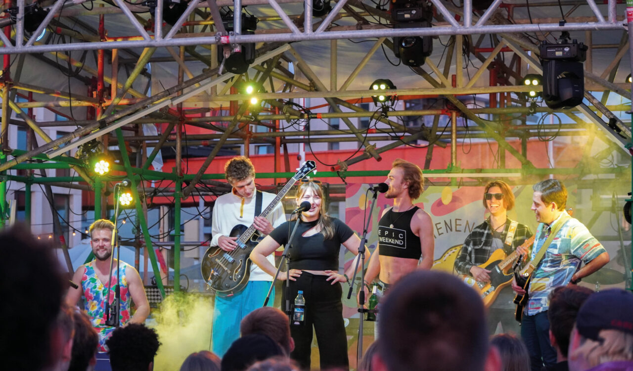 Die Band "Die Erogenen Zitronen" beim Auftritt Neus Festival Bremerhaven 2023 ©Johanna-Geimer