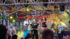 Die Band "Die Erogenen Zitronen" beim Auftritt Neus Festival Bremerhaven 2023 ©Johanna-Geimer