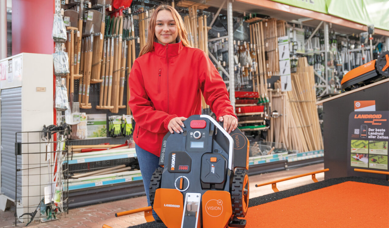 Der hagebaumarkt Langen hat modernste Mähroboter im Sortiment ©kelling