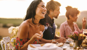 Symbolbild draußen essen; Gastronomie, Restaurant ©Jacob Lund/stock.adobe.com